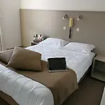 Adonis - Notre Dame De La Sarte Hotel