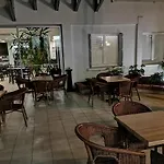Hotel Adonis - Notre Dame De La Sarte 3*