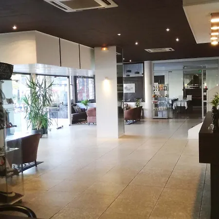 Hotel Adonis - Notre Dame De La Sarte