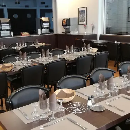 Hotel Notre Dame De La Sarte 3*