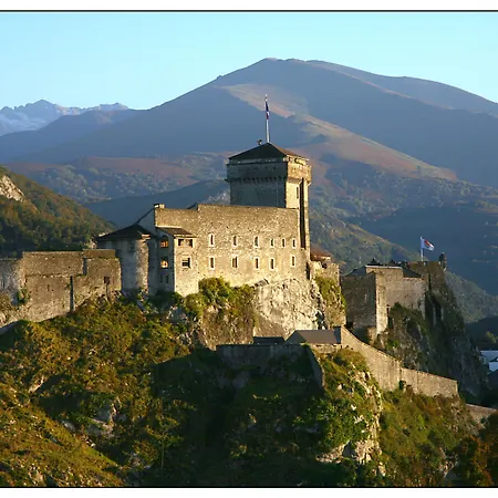 Adonis - Notre Dame De La Sarte Hotel