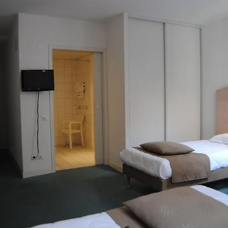 Hotel Adonis - Notre Dame De La Sarte 3*