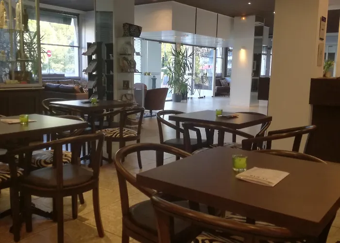 Adonis - Notre Dame De La Sarte Hotel 3*