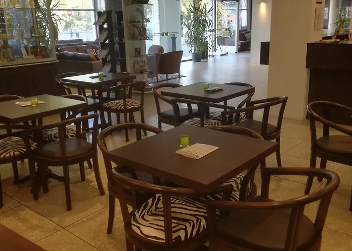 Adonis - Notre Dame De La Sarte Hotel 3*