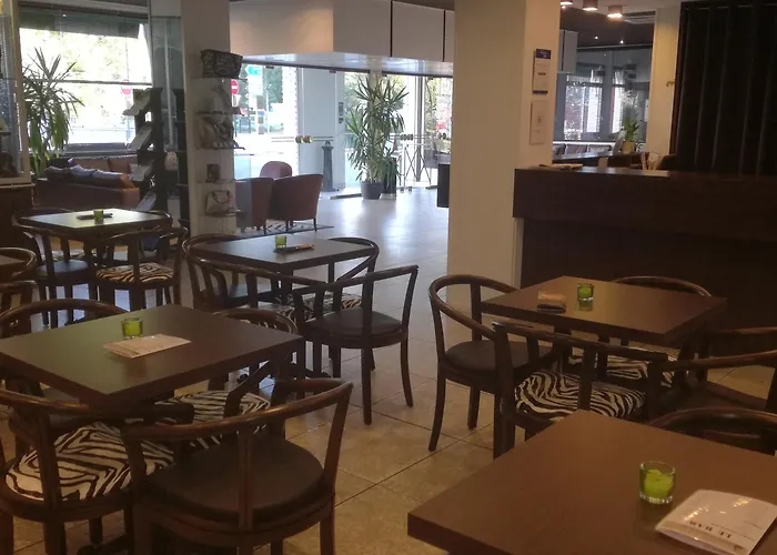 Adonis - Notre Dame De La Sarte Hotel