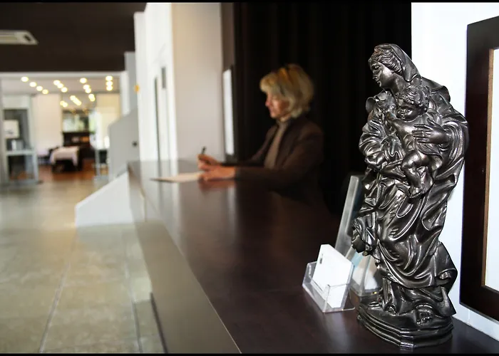 Hotel Adonis - Notre Dame De La Sarte