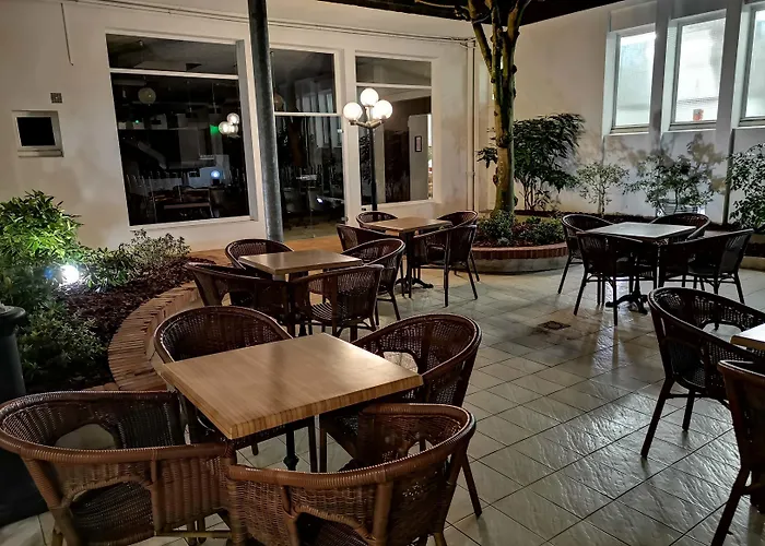 Hotel Adonis - Notre Dame De La Sarte 3*