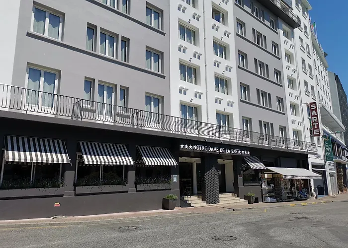 Hotel Adonis - Notre Dame De La Sarte 3*