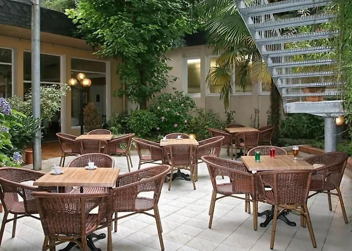 Hotel Adonis - Notre Dame De La Sarte