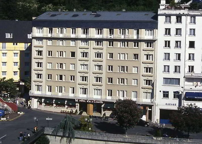 Adonis - Notre Dame De La Sarte Hotel 3*