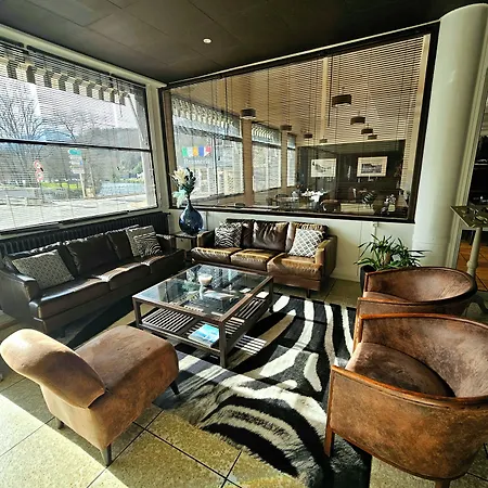 Adonis - Notre Dame De La Sarte 酒店