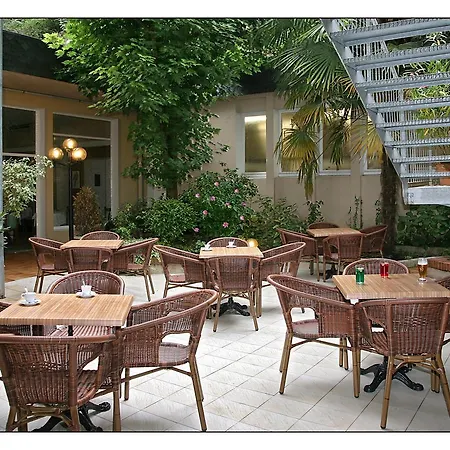 Adonis - Notre Dame De La Sarte 3* 卢德