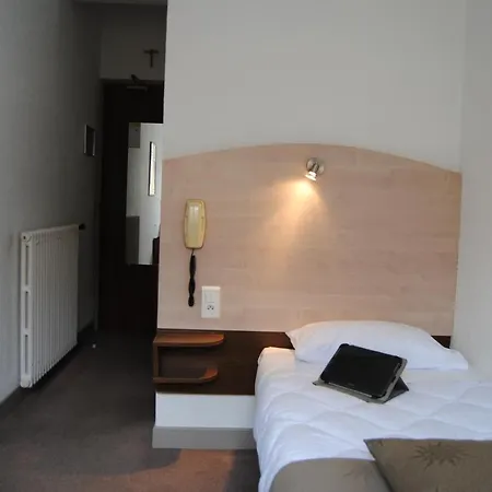 Adonis - Notre Dame De La Sarte Hotel 3*
