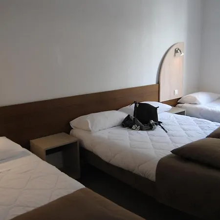 Adonis - Notre Dame De La Sarte 3* 卢德