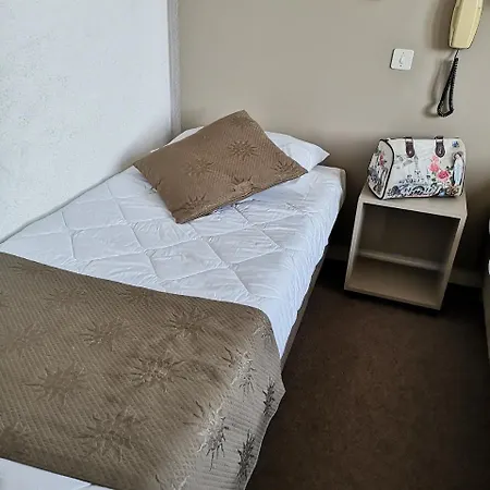 Adonis - Notre Dame De La Sarte Hotel