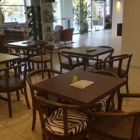 Adonis - Notre Dame De La Sarte Otel 3*