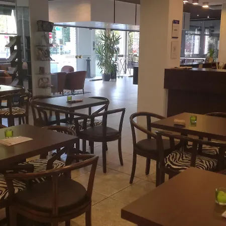 Adonis - Notre Dame De La Sarte Otel