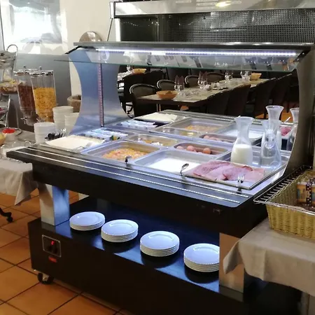 Adonis - Notre Dame De La Sarte Otel