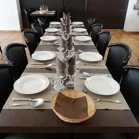 Adonis - Notre Dame De La Sarte Otel 3*