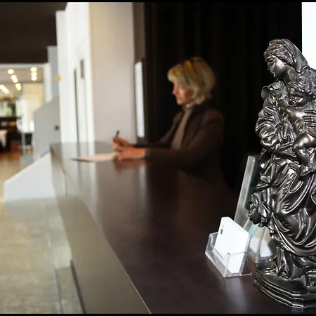 Otel Adonis - Notre Dame De La Sarte