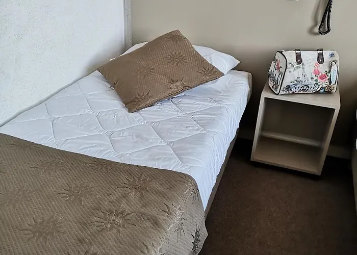 Adonis - Notre Dame De La Sarte Hotel